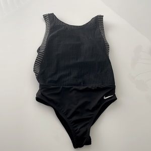 NIKE Women’s one piece Swimsuit, S